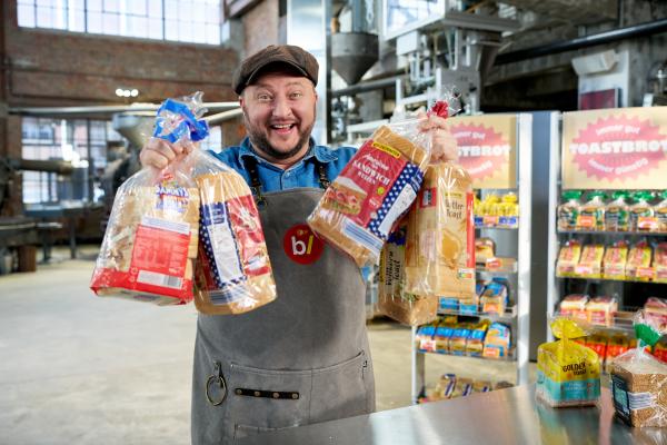 Bild 1 von 10: Toastbrot ist das beliebteste Brot der Deutschen. Doch anstatt guter Zutaten und viel Handarbeit stecken billige Zusatzstoffe, Backtriebmittel und ein perfekt ausgeklügelter maschineller Backprozess dahinter.