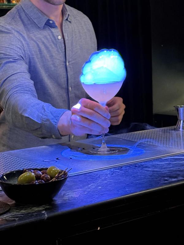 Bild 1 von 8: Im Bild: Stilvolle Cocktailkreationen, die nicht nur optisch begeistern, sondern auch geschmacklich überzeugen.