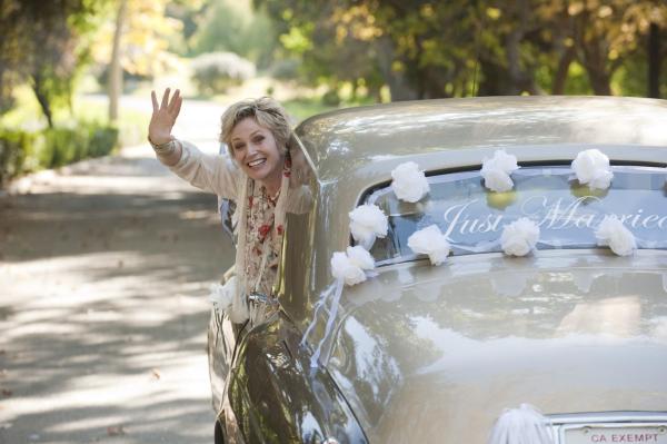 Bild 1 von 5: Constance Carmell (Jane Lynch)