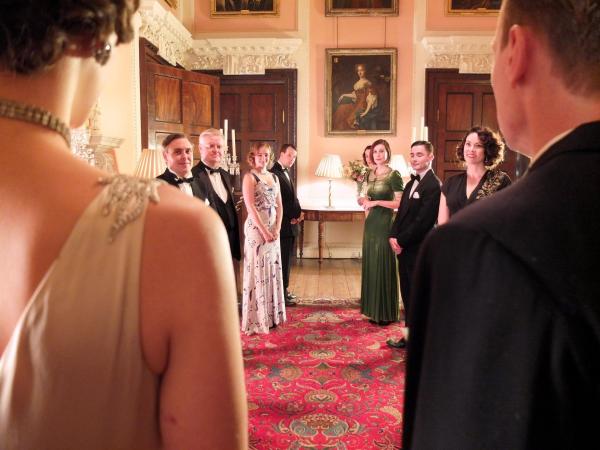 Bild 1 von 6: Im Bild: Edward und Wallis nehmen trotz der Gefühle von George V. an einem formellen Anlass im Buckingham Palace teil.