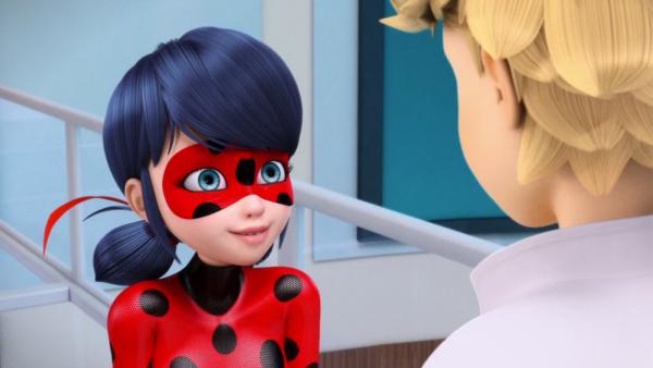 Bild 1 von 1: Als Max wegen Marinette von einem Videospiel-Wettbewerb ausgeschlossen wird, wird Max akumatisiert. Als der Gamer steuert er nun einen Roboter, der Paris in Chaos versetzt. Ladybug und Cat Noir müssen ihn aufhalten, da es sonst 'Game Over' heißt.