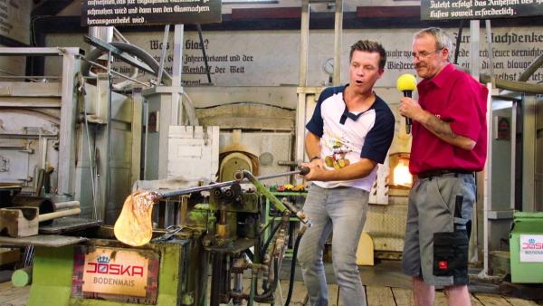 Bild 1 von 22: Benedikt Weber ist ein Multitalent - aber Singen geht bei ihm meistens schief. Zum Glück geht es bei der heutigen Challenge nicht ums Schön-Singen: \