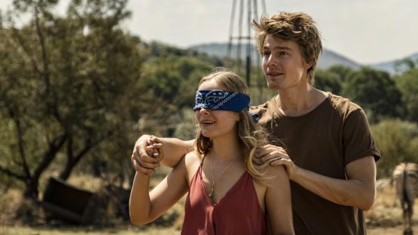 Bild 1 von 14: Chiara von Zangenheim (Athena Strates, l.); Jochen Kowalski (Luke Neite, r.)