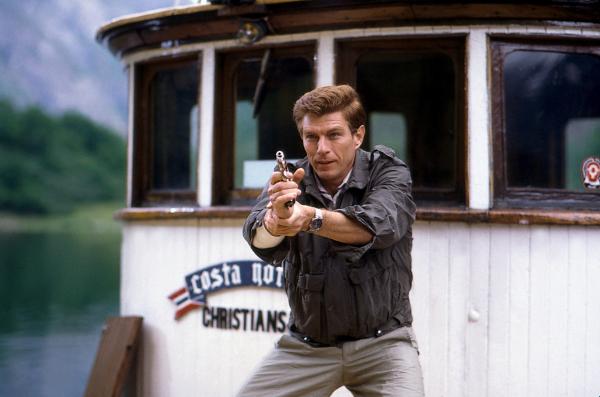 Bild 1 von 3: Mit Witz und Tempo hat der Star-Agent Dimitri (Jean-Claude Bouillon) seine amerikanischen und russischen Kollegen ausgetrickst und mit einem bösen Angriff Professor Gunström sein Geheimnis entrissen. Jetzt versuchen die geprellten Agenten wiederum, ihm die Formel abzunehmen.