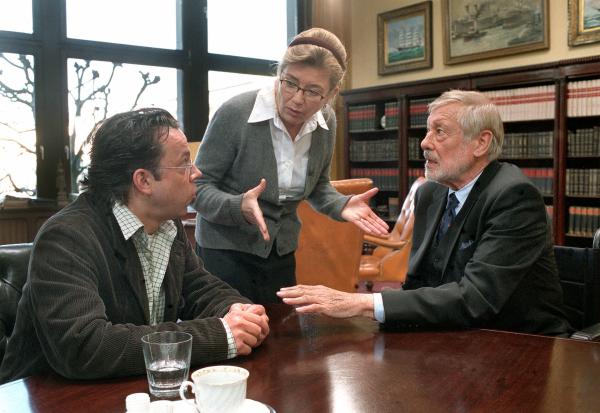 Bild 1 von 9: Kanzleichef Dr. Maertens (Dietmar Schönherr, rechts), Elvira Kupfer (Jutta Speidel) und Thomas Müller (George Lenz).