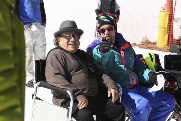 Bild 1 von 8: Frank Reynolds (Danny DeVito, l.); Mac (Rob McElhenney, r.)
