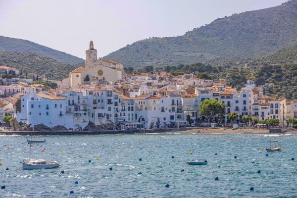 Bild 1 von 1: Cadaqués - das ehemalige Fischerdorf auf der Halbinsel Cap de Creus markiert den östlichsten Punkt des spanischen Festlandes.
