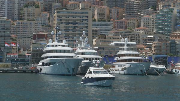 Bild 1 von 2: Der Stadtstaat Monaco an der französischen Mittelmeerküste - ein Sehnsuchtsort für Superreiche