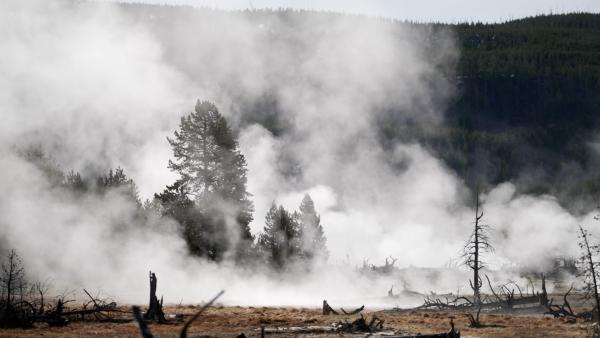 Bild 1 von 6: Heiße Quellen und Geysire - die oberirdischen Anzeichen für vulkanische Aktivität unter dem Yellowstone-Nationalpark.