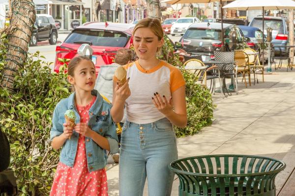 Bild 1 von 10: Im Bild (v.li.): Julia Butters (Anna-Kat Otto), Meg Donnelly (Taylor Otto).