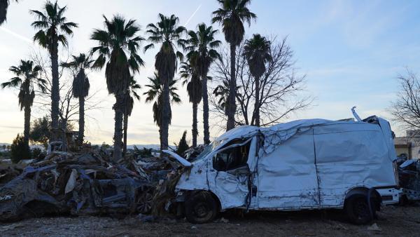 Bild 1 von 3: Die Verwüstung zeigt sich auch im Lande.