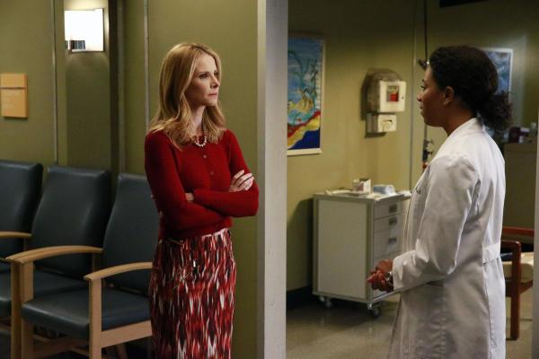 Bild 1 von 65: Nach alldem was geschehen ist, muss sich Maggie (Kelly McCreary, r.) bei Jessicas Mutter (Jenny Cooper, l.) entschuldigen - doch diese droht, das Krankenhaus zu verklagen ...