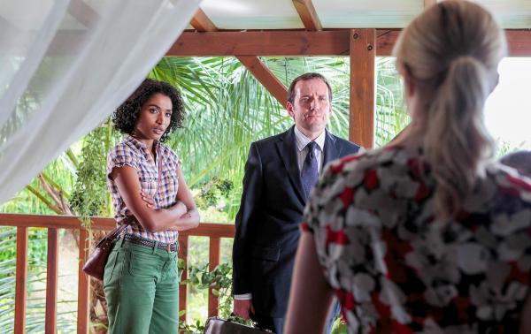 Bild 1 von 12: Im Bild (v.li.): Sara Martins (Det. Serg. Camille Bordey), Ben Miller (Det. Insp. Richard Poole), Fiona Glascott (Georgie Westcott).
