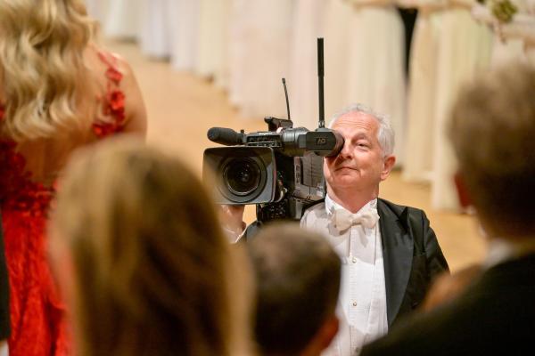 Bild 1 von 97: Im Bild: ORF-Kameramann Wolfgang Hirschl.