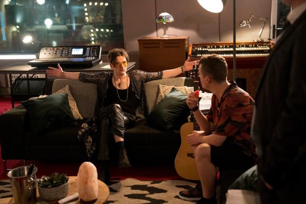 Bild 1 von 8: Robbie Cullen (Shane O'Regan, l.) und Nick Spillane (Jack Gavin, r.) sind beide künstlerisch etwas weniger begabt als der charismatische Jamie. Planten die beiden gemeinsam einen Mord?