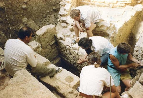 Bild 1 von 12: 1991/1992 legen Archäologen auf Kefalonia ein mykenisches Herrschergrab frei. Zunächst hieß es, das Grab des Odysseus sei entdeckt worden. Wissenschaftler zweifeln, dass der Held der Odyssee eine historische Figur ist.