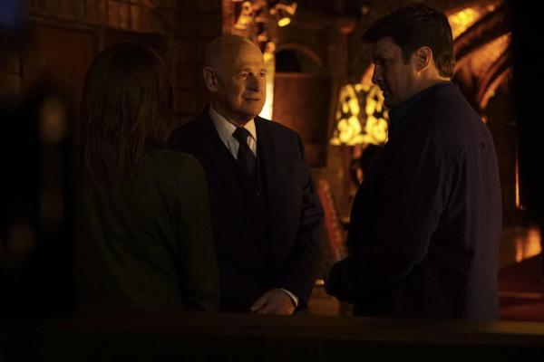 Bild 1 von 42: Bei erfolgreicher Aufklärung des Mordfalls bietet Mason Wood (Gerald McRaney, l.) Castle (Nathan Fillion, r.) einen Platz bei der Greatest Detective Society ...