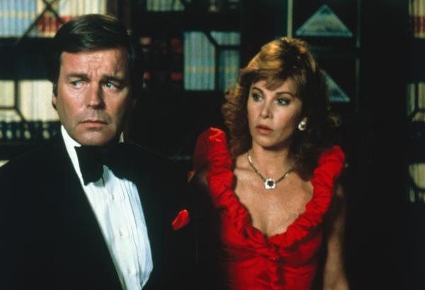 Bild 1 von 11: Jonathan Hart (Robert Wagner, l.); Jennifer Hart (Stefanie Powers, r.)