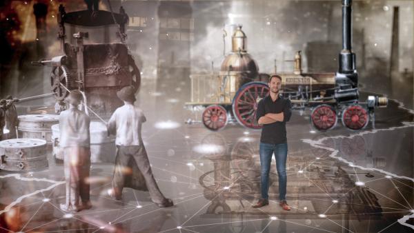 Bild 1 von 15: Mirko Drotschmann vor einem Symbol der Industriellen Revolution, die das Leben der Menschen stark verändert hat.