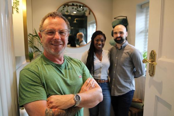 Bild 1 von 8: Mark Millar (l.)