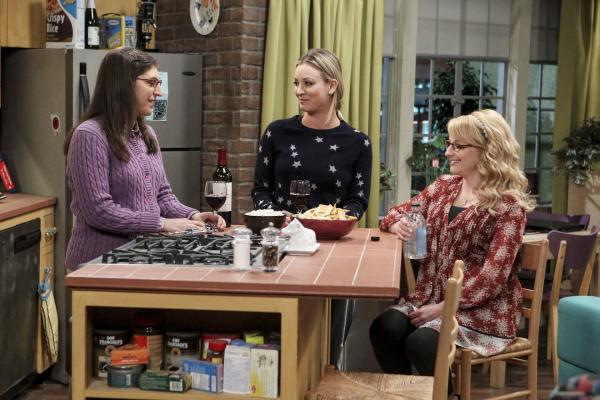 Bild 1 von 19: Girlsnight: Können Amy (Mayim Bialik, l.) und Bernadette (Melissa Rauch, r.) Penny (Kaley Cuoco, M.) bei ihren Liebes-Problemen mit Leonard weiterhelfen?