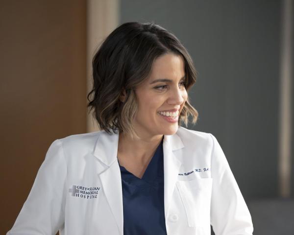 Bild 1 von 14: Dr. Monica Beltran (Natalie Morales)