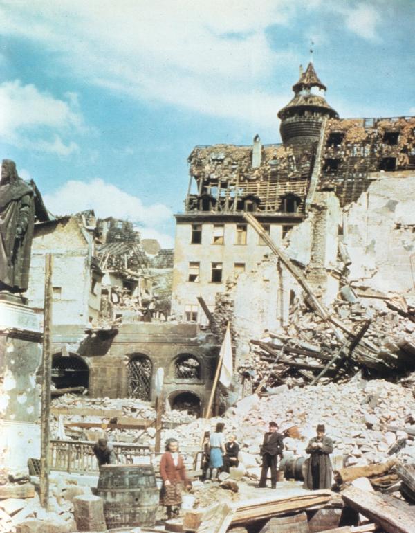 Bild 1 von 1: Die Stadt Nürnberg Ende April 1945.