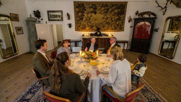 Bild 1 von 10: Im Bild: Johann-Philipp Spiegelfeld, Anna Schlanitz-Bolldorf, Wolfgang Schlanitz, Ferdinand Schlanitz, Melanie Schlanitz, Amelia Schlanitz, Maximilian Schlanitz.