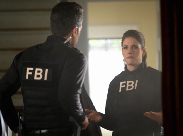 Bild 1 von 8: Special Agent Stuart Scola (John Boyd, l.); Special Agent Maggie Bell (Missy Peregrym, r.)