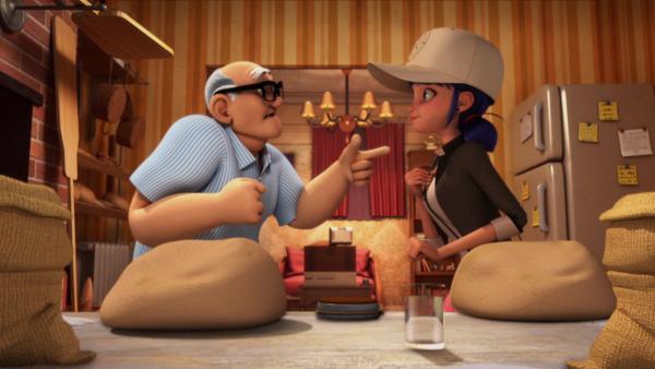 Bild 1 von 5: Marinette sucht ihren Großvater Roland auf, der seit über 20 Jahren sein Haus nicht verlassen und sie demzufolge nie kennengelernt hat. Sie möchte ihn überreden, zum 40. Geburtstag seines Sohnes zu kommen, traut sich aber vor ihm nicht, sich als seine Enkeltochter zu erkennen zu geben. Da Roland sich von Marinette hintergangen fühlt, kann Hawk Moth ihn in Bakerix verwandeln. Mit seinen Superkräften will er alles zerstören, was in seinen Augen zu modern ist. Wird Ladybug sich trauen, sich ihrem eigenen Großvater in den Weg zu stellen?