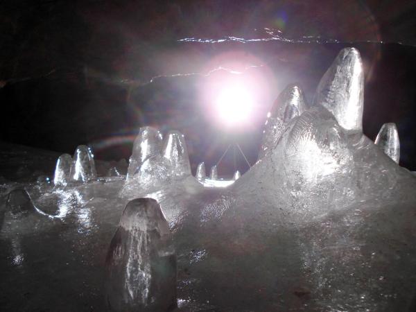 Bild 1 von 9: Im BIld: Eis-Stalagmiten .