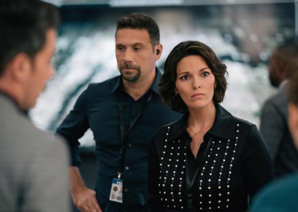 Bild 1 von 16: Assistant Special Agent in Charge Jubal Valentine (Jeremy Sisto, l.); Special Agent in Charge Isobel Castille (Alana De La Garza, r.)