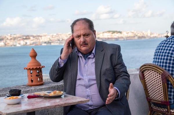 Bild 1 von 17: Im Bild: Rechtsanwalt Eduardo Silva (Jürgen Tarrach) ist in großer Sorge.