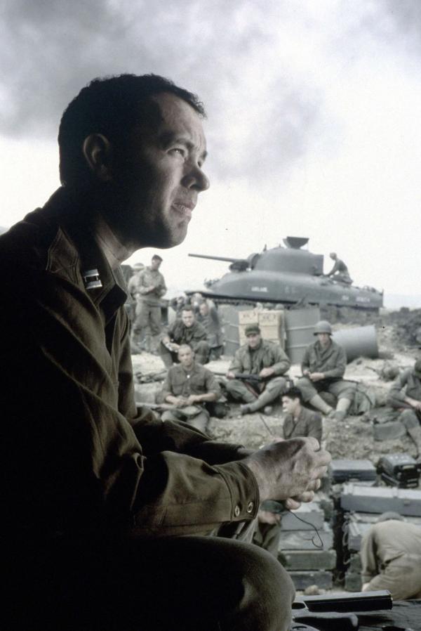 Bild 1 von 10: Bei der Landung an dem kleinen Strandabschnitt in der Normandie im Jahr 1944 kommt es zwischen den deutschen Truppen und den Alliierten zu einem gnadenlosen Kampf. In dem heillosen Durcheinander versucht Captain Miller (Tom Hanks), einen kühlen Kopf zu bewahren ...