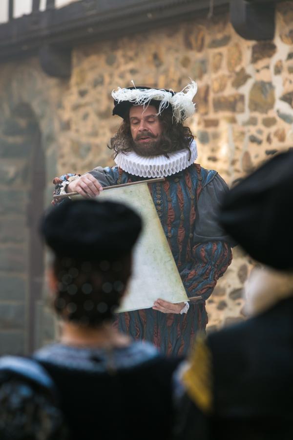 Bild 1 von 2: Matthias Matschke als Shakespeare.