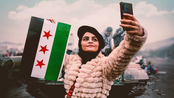 Bild 1 von 3: Aus eigener Kraft haben die Syrerinnen und Syrer das Assad-Regime Anfang Dezember 2024 abgeschüttelt. Die Menschen können ihr Glück kaum fassen. Mehr als ein halbes Jahrhundert Diktatur liegt hinter ihnen.