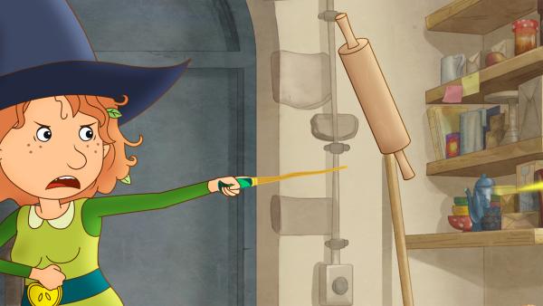 Bild 1 von 4: Auch ein widerspenstiges Nudelholz kann Petronella nicht vom Backen abhalten.
© ZDF/Akkord Film/Bastei Lübbe AG - Honorarfreie Verwendung gemäß AGB im redaktionellen Zusammenhang mit genannter Sendung bei Nennung \