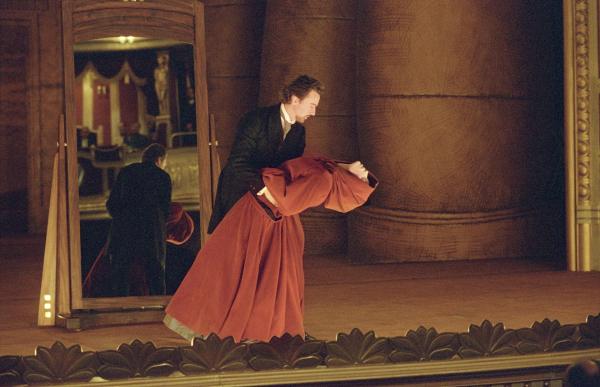 Bild 1 von 19: Wagen alles, um ein gemeinsames Leben führen zu können: Der geniale Illusionist Eisenheim (Edward Norton, l.) und die Verlobte des gewalttätigen Kronprinzen Leopold, Herzogin Sophie (Jessica Biel, r.) ...