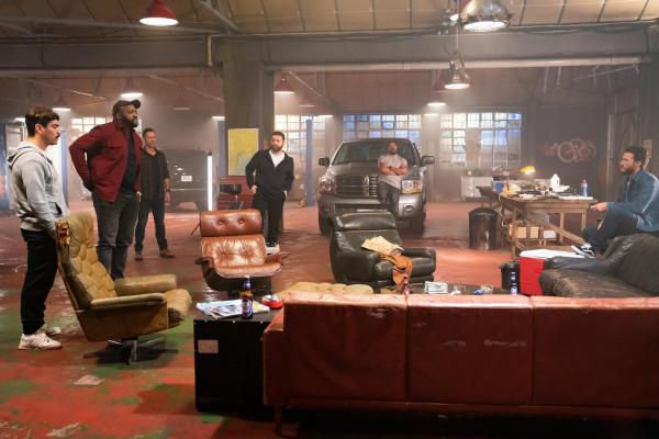 Bild 1 von 10: Im Bild: Raúl Castillo (Sam), Deobia Oparei (Brad), Jeffrey Donovan (Jackson), Chris Reilly (Tom), Laz Alonso (Carlos), Scott Eastwood (Jan).