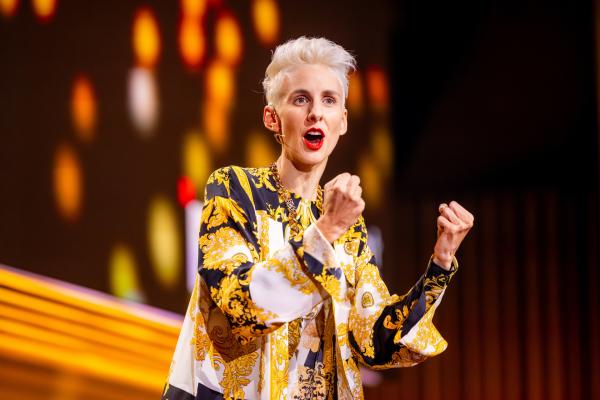 Bild 1 von 15: Lisa Eckhart