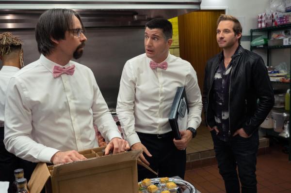 Bild 1 von 5: (v.l.n.r.) Roman DeBeers (Martin Starr); Ron Donald (Ken Marino); Kyle Bradway (Ryan Hansen)