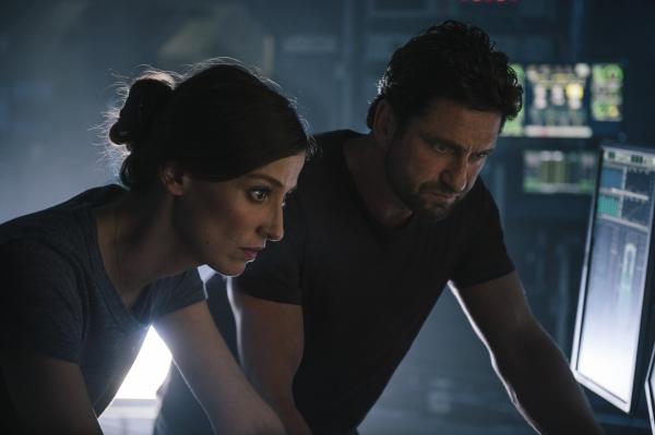Bild 1 von 9: Ute Fassbinder (Alexandra Maria Lara, r.); Jake Lawson (Gerald Butler, r.)