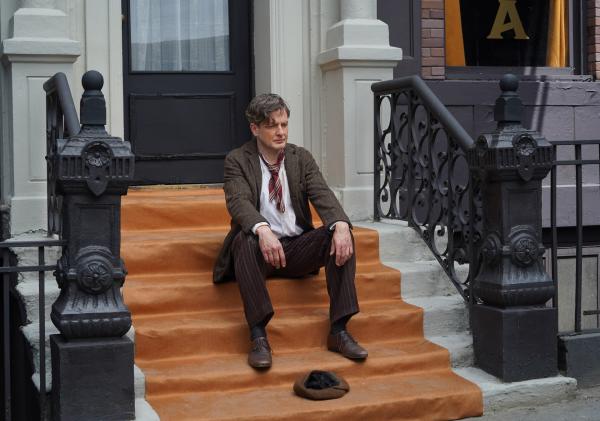 Bild 1 von 11: Für Fred Trump (Holger Stockhaus) bricht eine Welt zusammen. Der Black Friday hat seinen gesamten Reichtum aufgebraucht. Jetzt muss er sich entscheiden: Liebe oder Reichtum, was treibt ihn an?