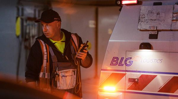 Bild 1 von 5: Welcher Auftrag als nächstes kommt, weiß Pannenhelfer Deev Wiebusch nie im Vorfeld. Er muss auf jeden Defekt reagieren können und dafür sorgen, dass alles läuft.