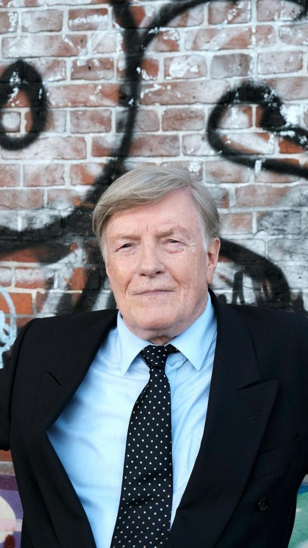 Bild 1 von 5: Im Bild: Manfred Zapatka (Ernst).