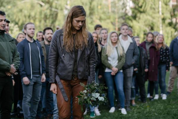 Bild 1 von 9: Alfhildr Enginsdottir (Krista Kosonen, vorne)