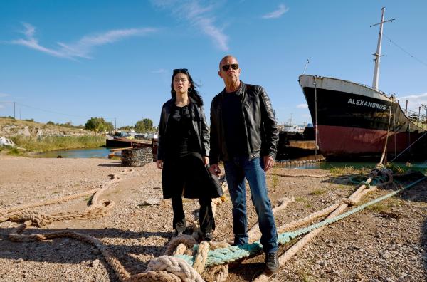 Bild 1 von 6: Ingo Thiel (Heino Ferch) und Lee Sooyoung (Kotbong Yang) begeben sich in Griechenland auf die Suche nach der vermissten Steuerprüferin Yvonne Gaspers.