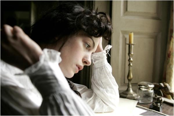 Bild 1 von 7: Jane Austen (Anne Hathaway)