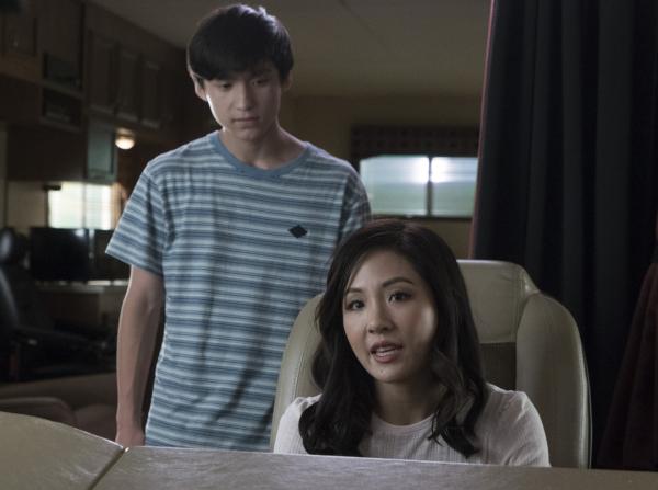 Bild 1 von 18: Emery Huang (Forrest Wheeler, l.); Jessica Huang (Constance Wu, r.)