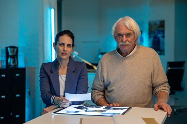 Bild 1 von 6: Die Psychologin Katinka Keckeis und der ehemalige Profiler Axel Petermann versuchen den Fall zu rekonstruieren.